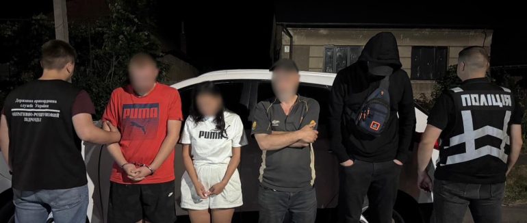 Поліція Іршави затримала двох фігурантів, причетних до переправлення військовозобов’язаних через кордон на Ужгородщині