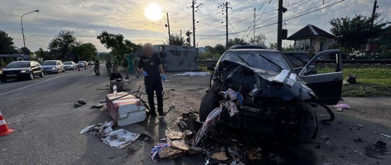 На Закарпатті внаслідок ДТП на контрольно-ревізійному пункті загинув військовослужбовець ДПСУ — поліція затримала водійку з ознаками спʼяніння