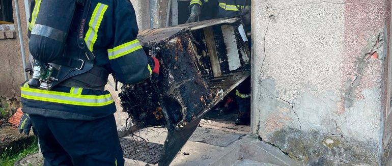 Рятувальники ліквідували пожежу в житловому будинку в селі Глибоке