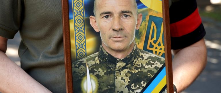 В Ужгороді попрощалися із 53-річним полеглим військовим Миколою Лошаком