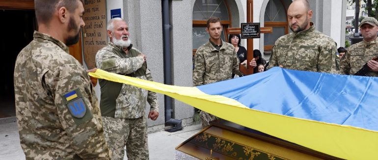 У Мукачеві попрощалися з полеглим Героєм Василем Богданом