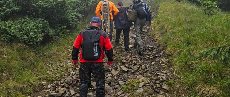 Закарпатські рятувальники допомогли подружжю, яке заблукало в Карпатах
