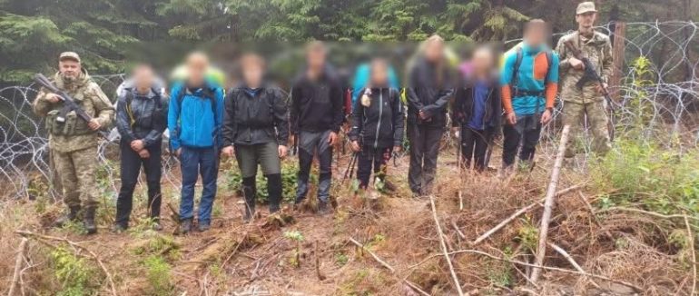 8 туристів з Чехії затримали закарпатські прикордонники у горах