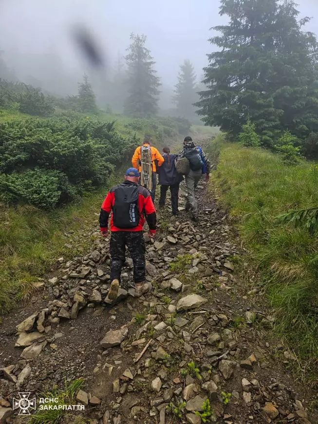 Рятувальники допомогли подружжю, яке заблукало в Карпатах