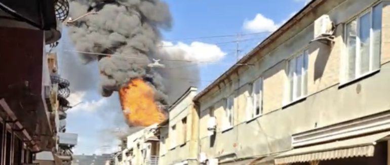 У Мукачеві масштабна пожежа у Старому Пасажі