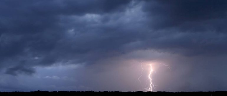 Грози, зливи та град: Закарпаття накриє негода