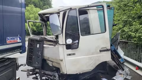 На трасі Київ – Чоп зіткнулися дві вантажівки: одна людина загинула