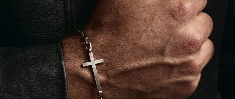 Чоловічі срібні браслети: стиль, символіка та сучасний вибір