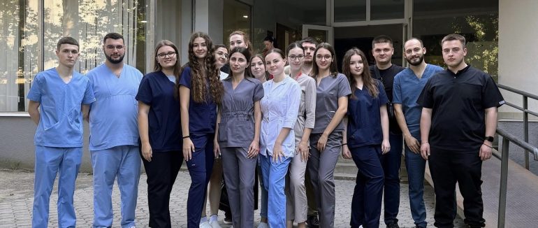 До команди Лікарні святого Мартина у Мукачеві приєдналися 25 лікарів-інтернів