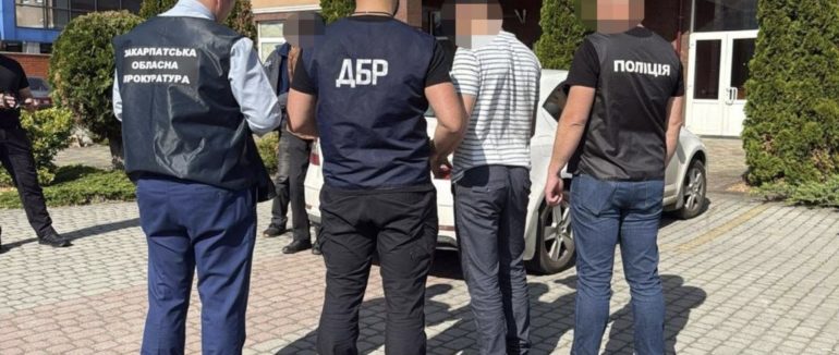 На Закарпатті судитимуть митника, який організував схему переправлення чоловіків до Румунії