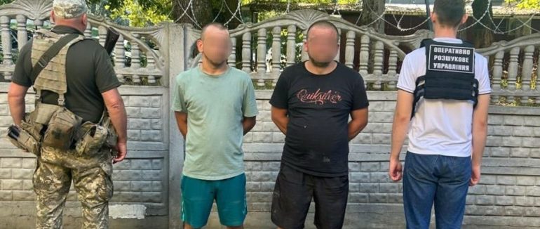 Поблизу кордону зі Словаччиною затримали двох порушників на самокатах