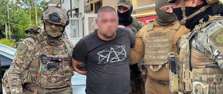 7 років позбавлення волі з конфіскацією майна: засуджено організатора міжрегіонального каналу збуту наркотиків на Закарпатті