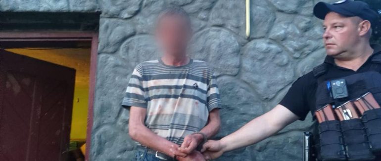 На Закарпатті судитимуть 59-річного чоловіка, який ножем вбив свого сина