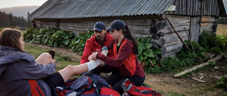 У Карпатах під час проходження туристичного маршруту травмувалася 24-річна дівчина