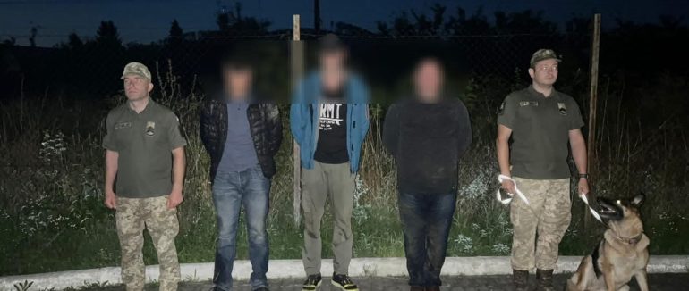 На Закарпатті затримали трійко правопорушників, які намагалися горами перейти до Словаччини