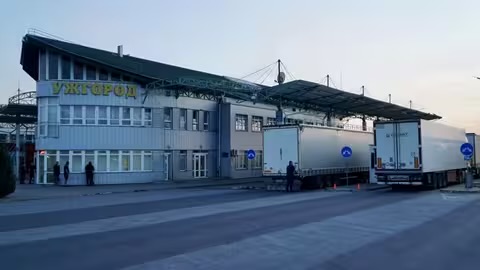 На пунктах пропуску на Закарпатті фіксують значні черги