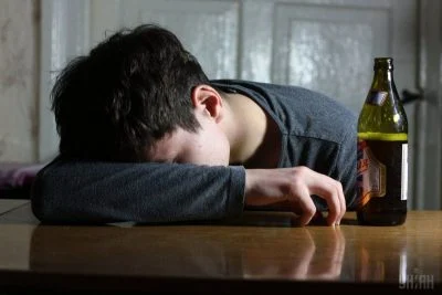 На Мукачівщині неповнолітній 4 рази потрапляв до лікарні з алкогольним отруєнням