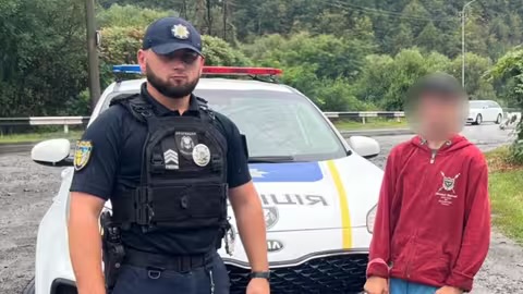 Мукачівські патрульні розшукали хлопця з інвалідністю та повернули його додому