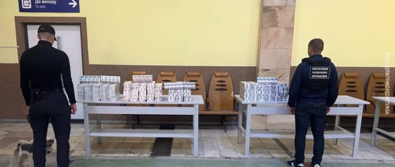 Троє закарпаток намагалися перевезти до Угорщини понад 1700 пачок сигарет