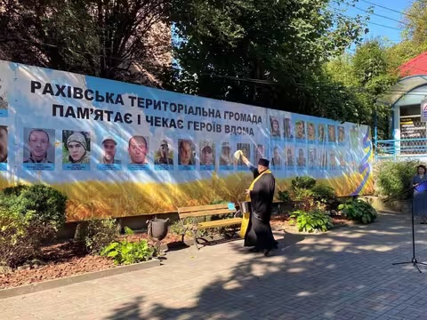 У Рахівській громаді вшанували захисників, які перебувають у полоні або зникли безвісти