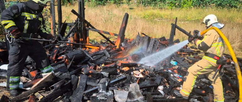 Мукачівські рятувальники запобігли поширення вогню на житловий будинок