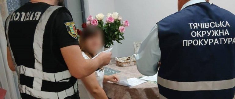 Поліція Рахівщини повідомила про підозру сімейній лікарці, яка за 8 000$ сприяла військовозобов’язаним у отриманні відстрочки