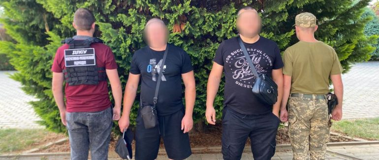 На Закарпатті затримали двох громадян України, які намагалися у незаконний спосіб пробратися до Угорщини