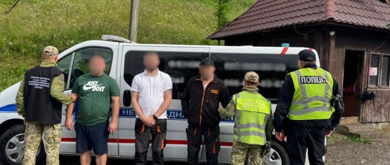 Транспортували на «швидкій» до Закарпаття: за матеріалами поліції Рахова судитимуть організаторів схеми переправлення військовозобов’язаного через кордон