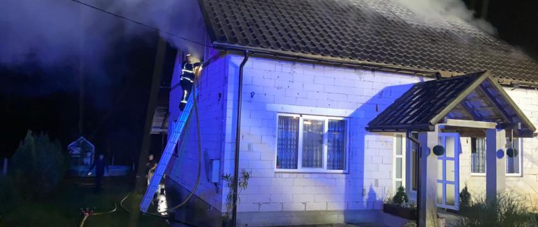 На Хустщині серед ночі спалахнув житловий будинок