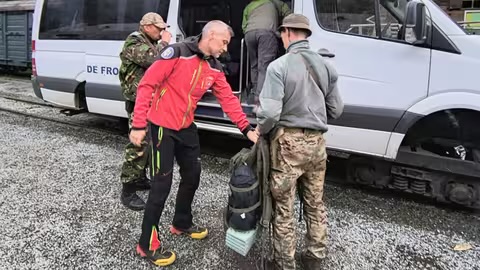 Подали сигнал SOS: У румунських Карпатах врятували трьох українців