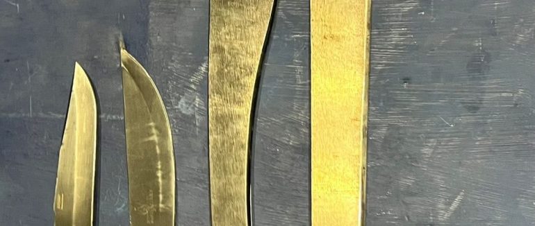 На кордоні з Угорщиною прикордонники виявили предмети з ознаками холодної зброї