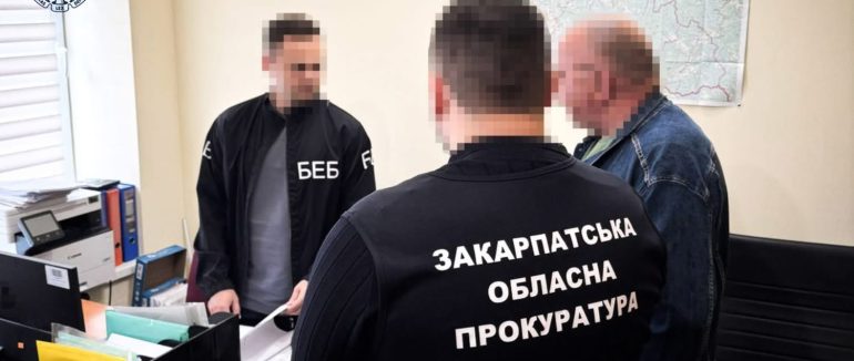 На Закарпатті прокуратура повідомила про підозру керівнику підприємства за спробу контрабанди лісоматеріалів