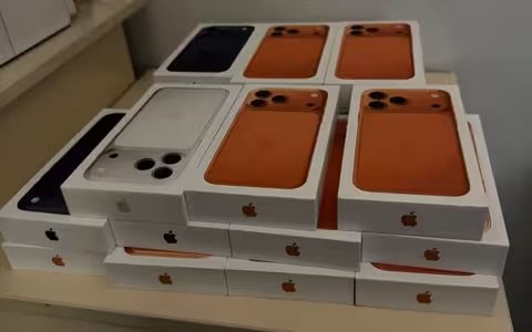 На кордоні зі Словаччиною митники затримали контрабанду нових iPhone 17 Pro