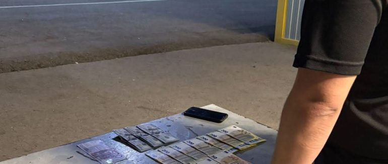 На кордоні зі Словаччиною закарпатські митники запобігли незаконному ввезенню валюти на понад мільйон гривень