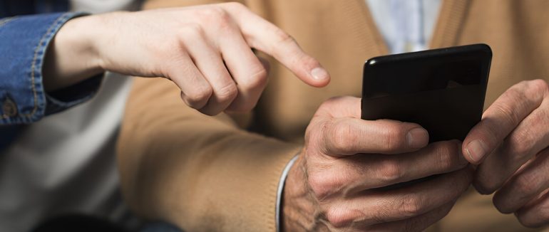 Дві жінки на Рахівщині ошукали родину загиблого захисника на 250 тисяч гривень