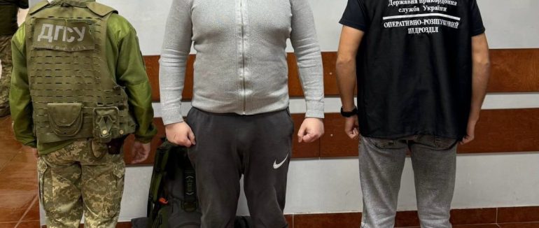 Заплив холодною Тисою ледь не став фатальним: на Закарпатті прикордонники затримали порушника кордону та його переправника