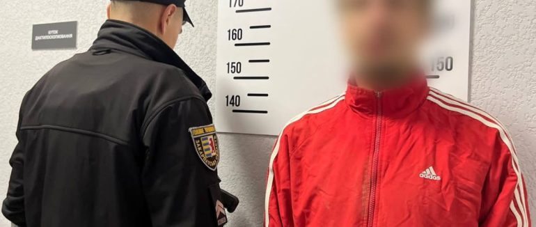 Поліцейські Закарпаття оперативно розкрили замовний підпал автомобіля в Мукачеві: затримано підозрюваного