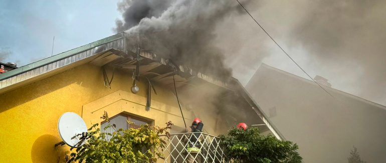 В Ужгороді вогонь охопив житловий будинок, пожежу гасили понад 7 годин