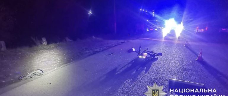 На Тячівщині позашляховик збив 10-річного велосипедиста: дитина у важкому стані