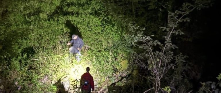 На Ужгородщині рятувальники вночі розшукали заблукалого грибника