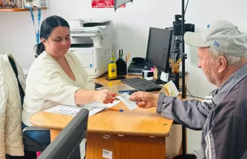 На Закарпатті 77-річний чоловік отримав паспорт після багаторічного життя без документів