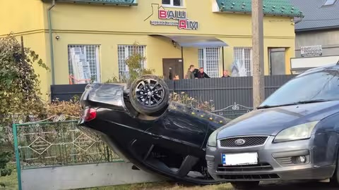 Карколомна аварія на Ужгородщині: внаслідок зіткнення BMW перекинувся на дах