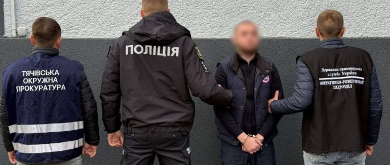 За 10 000 $ до Румунії: поліцейські Рахівщини затримали мукачівця, причетного до переправлення осіб через кордон