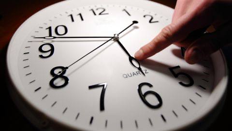 Цієї ночі Україна переходить на зимовий час