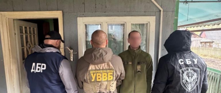 На Закарпатті викрили прикордонника, який за криптовалюту переправляв ухилянтів до Румунії