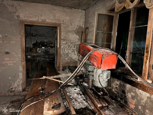 Вогнеборці Тячівщини ліквідували загорання надвірної споруди в Чумальові