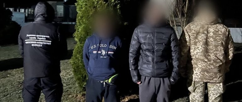 Від 8 до 11 тисяч $ у криптовалюті: на Закарпатті викрили переправника разом з ухилянтами
