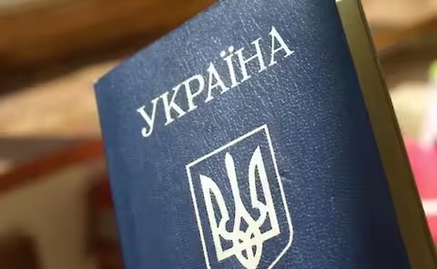 В Україні скасували продовження терміну дії закордонних паспортів: що потрібно зробити громадянам