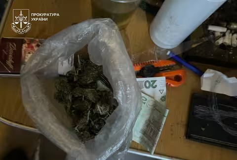 Мукачівця засудили до понад 6 років ув’язнення за наркоторгівлю та крадіжку