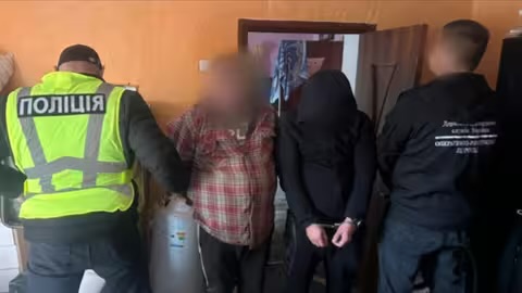 Переправник вимагав $10 тисяч: на Закарпатті затримали організатора “пішого походу” через кордон